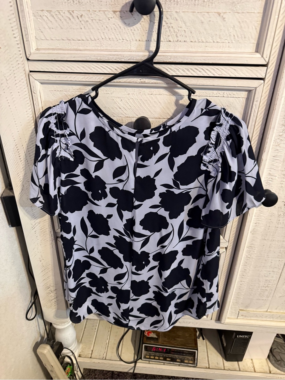 Ann Taylor Black and White Floral Short Sleeve Blouse